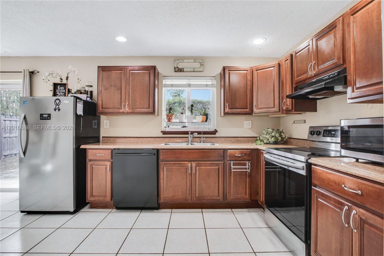 9330 SW 165th St , Palmetto Bay, FL 33157 Photo