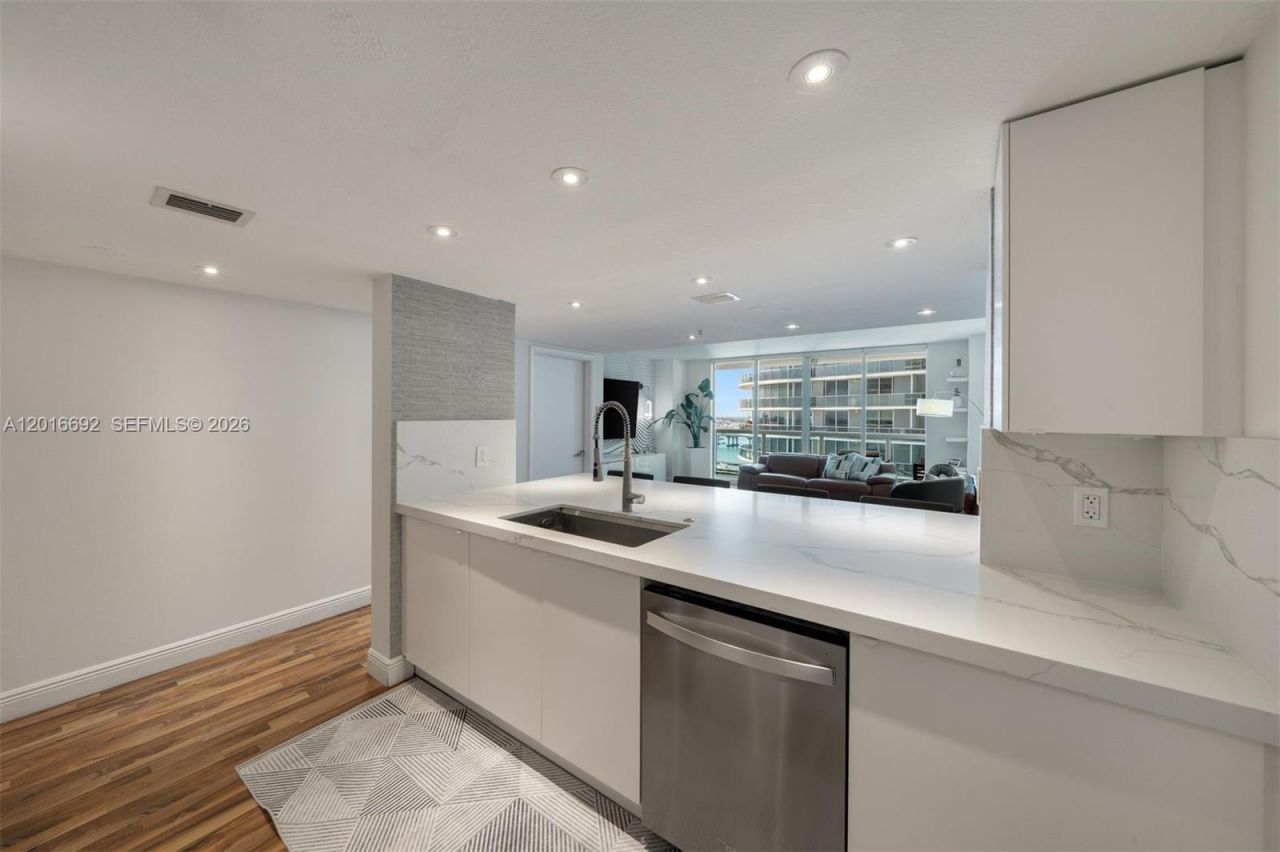 1800 N Bayshore Dr, Unit 2111, Miami, FL 33132 Photo