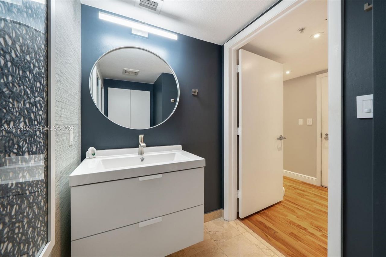 1800 N Bayshore Dr, Unit 2111, Miami, FL 33132 Photo