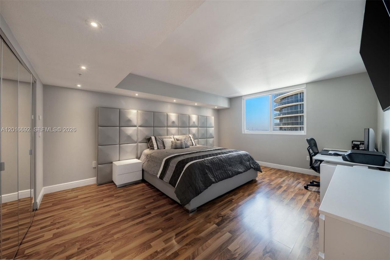 1800 N Bayshore Dr, Unit 2111, Miami, FL 33132 Photo
