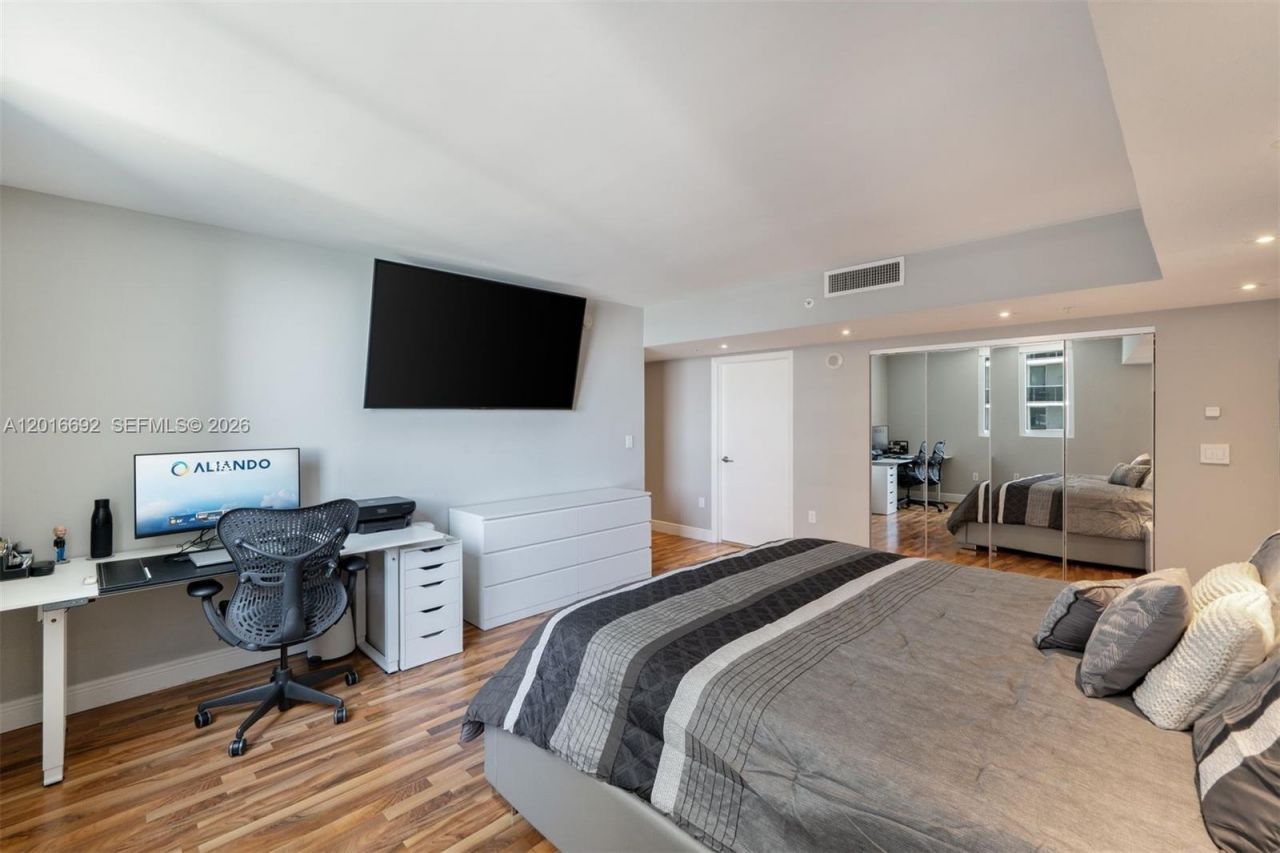1800 N Bayshore Dr, Unit 2111, Miami, FL 33132 Photo