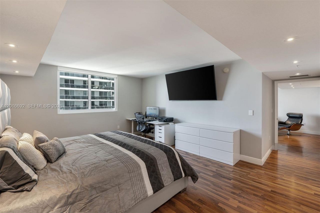 1800 N Bayshore Dr, Unit 2111, Miami, FL 33132 Photo