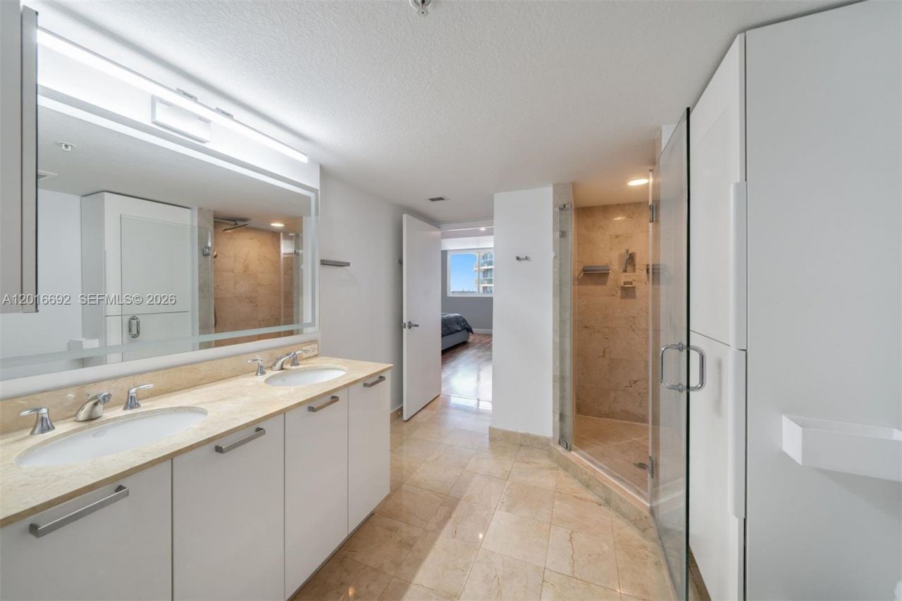 1800 N Bayshore Dr, Unit 2111, Miami, FL 33132 Photo