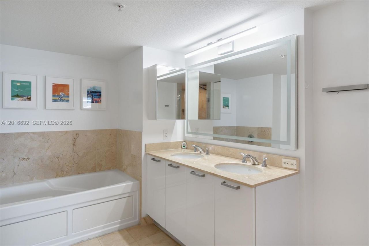 1800 N Bayshore Dr, Unit 2111, Miami, FL 33132 Photo