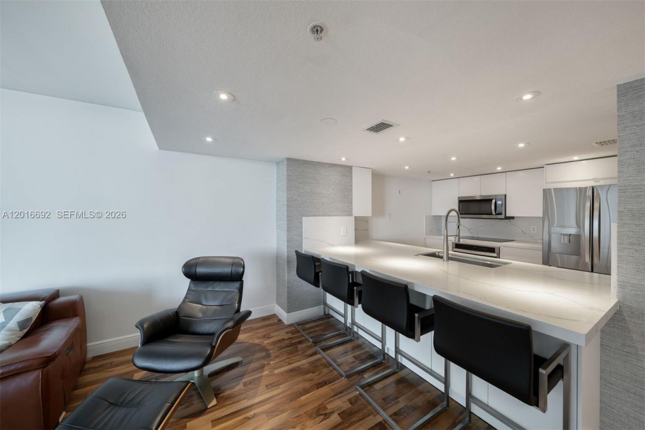 1800 N Bayshore Dr, Unit 2111, Miami, FL 33132 Photo