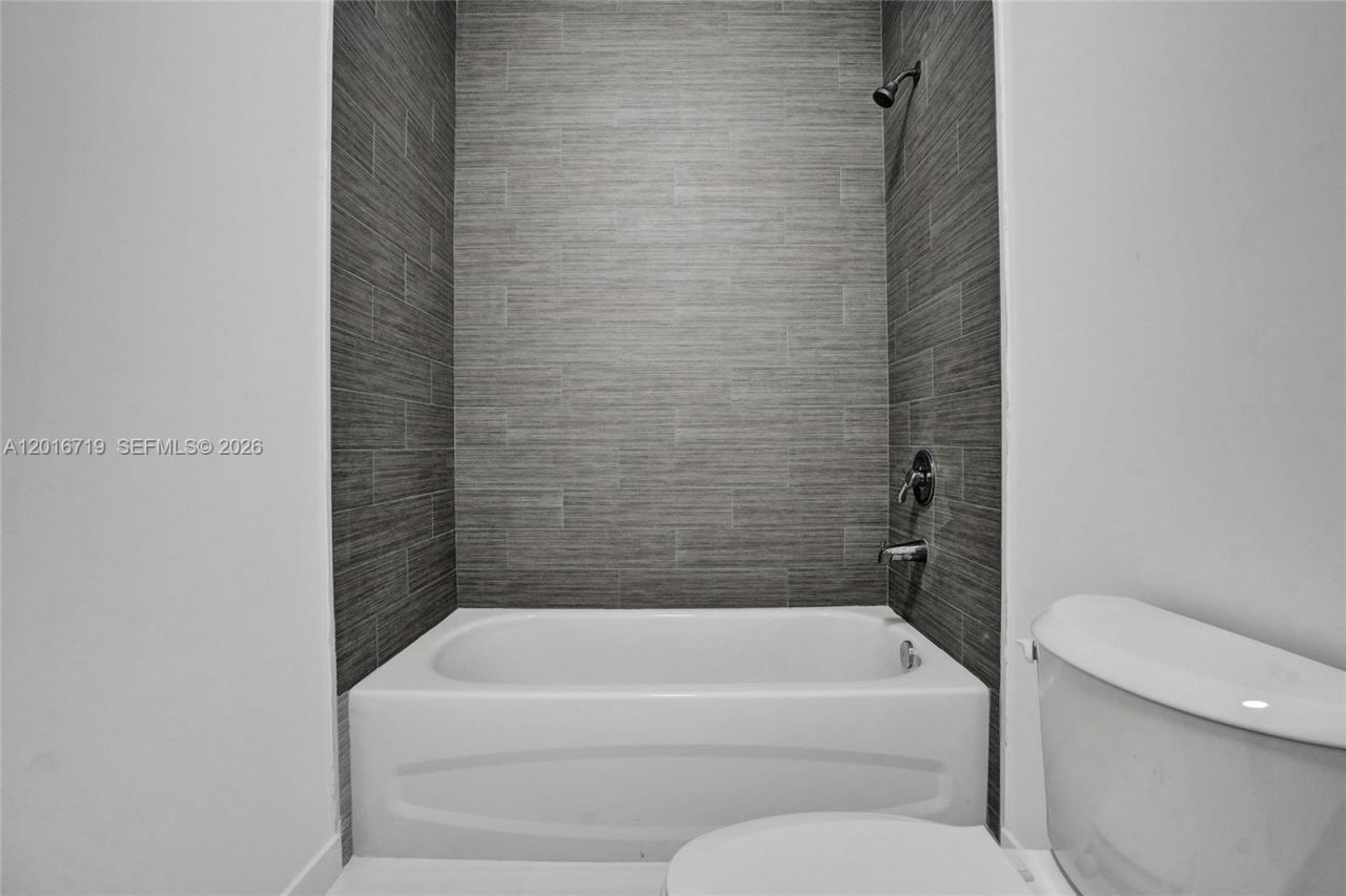 1567 NW 1st St , Unit 2, Miami, FL 33125 Photo