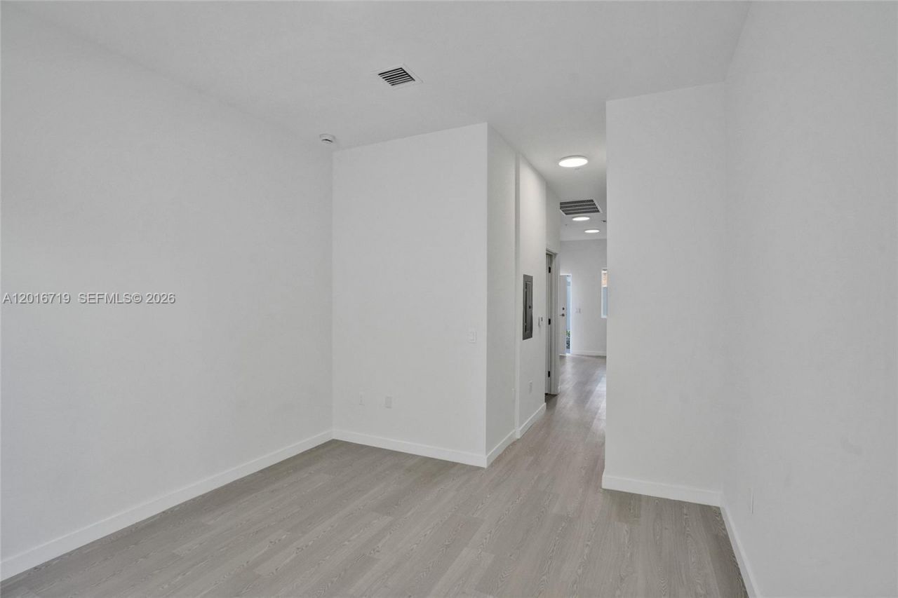 1567 NW 1st St , Unit 2, Miami, FL 33125 Photo
