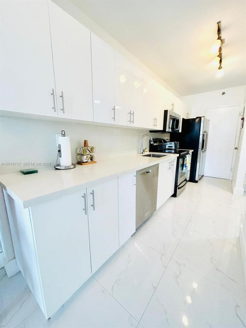 100 Lincoln Rd , Unit 1526, Miami Beach, FL 33139 Photo