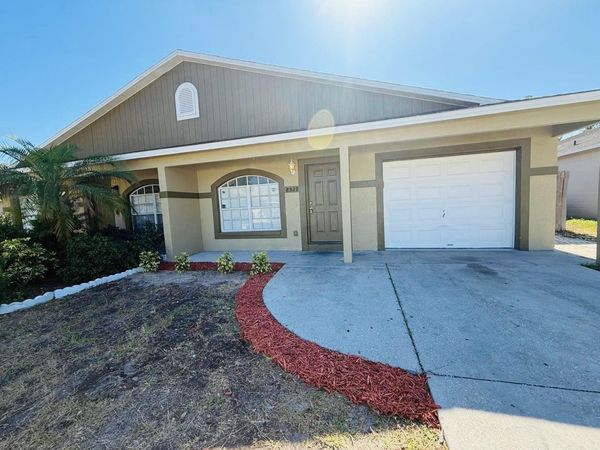 8539 N HYALEAH ROAD , TAMPA, FL 33617