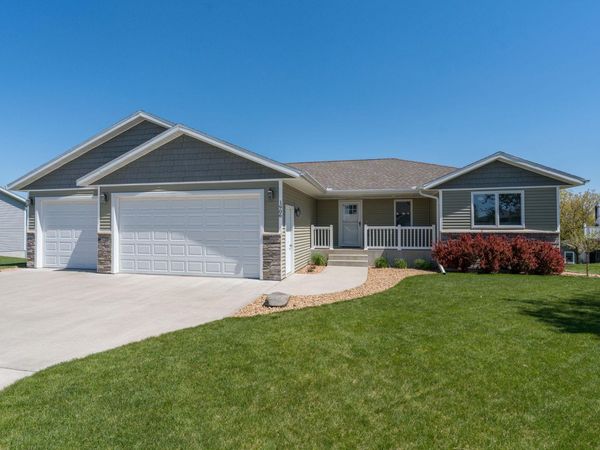 1906 Rock Ridge Lane, Saint Peter, MN 56082