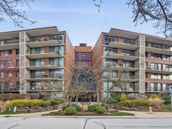 2 S ATRIUM Way, Unit 603, Elmhurst, IL 60126