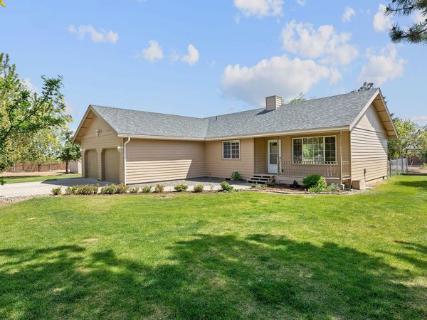 1945 NE Gentry, Madras, OR 97741