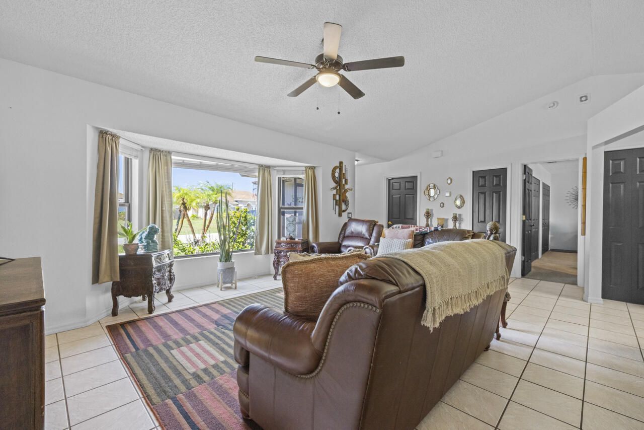 686 SW Hoffenberg Avenue, Port Saint Lucie, FL 34953 Photo