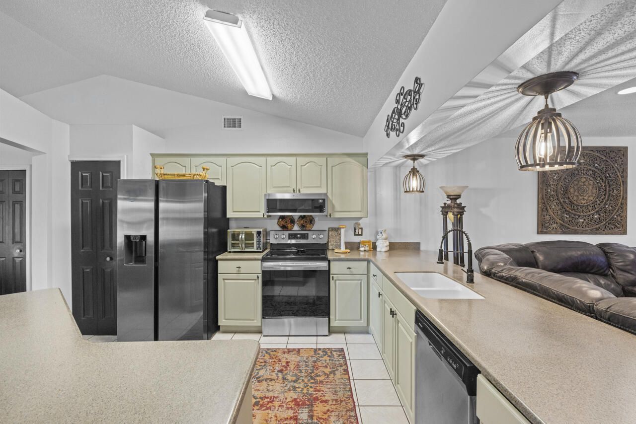 686 SW Hoffenberg Avenue, Port Saint Lucie, FL 34953 Photo