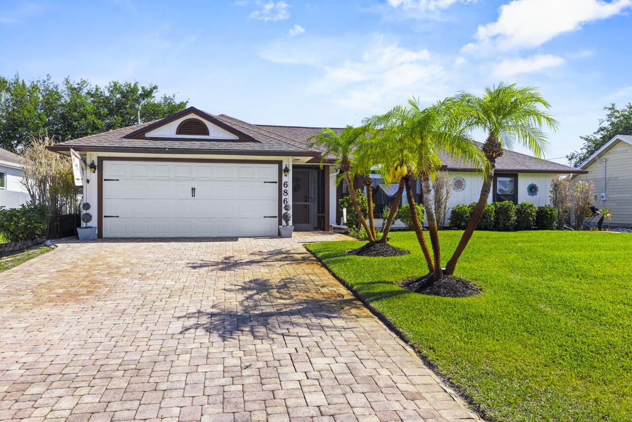 686 SW Hoffenberg Avenue, Port Saint Lucie, FL 34953 Photo