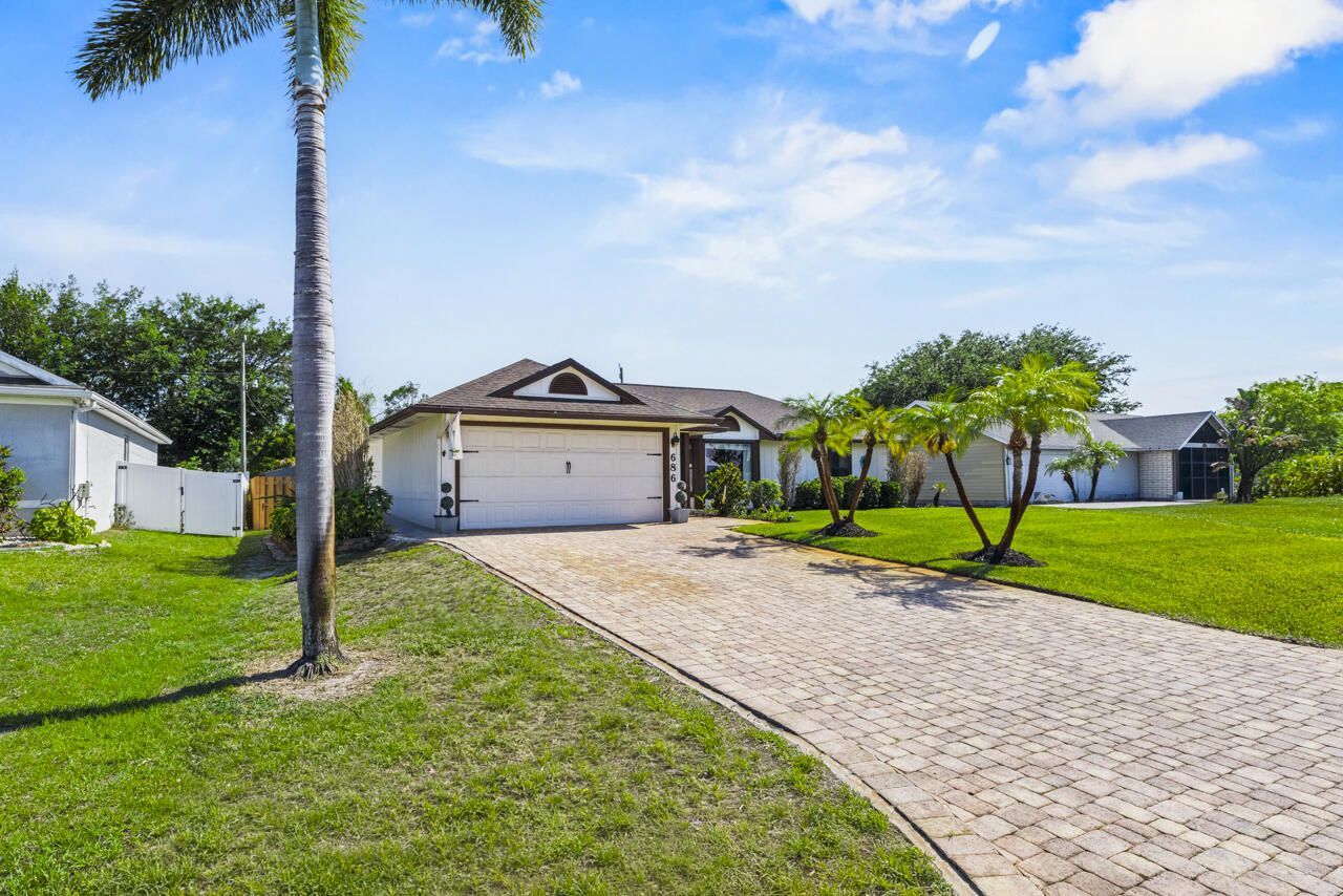 686 SW Hoffenberg Avenue, Port Saint Lucie, FL 34953 Photo