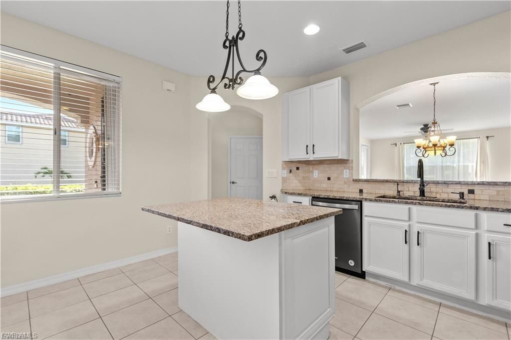 2448 Laurentina Ln, Cape Coral, FL 33909 Photo