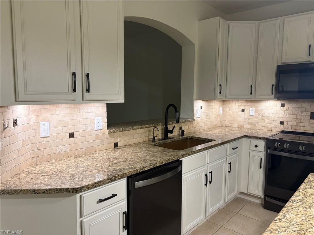 2448 Laurentina Ln, Cape Coral, FL 33909 Photo