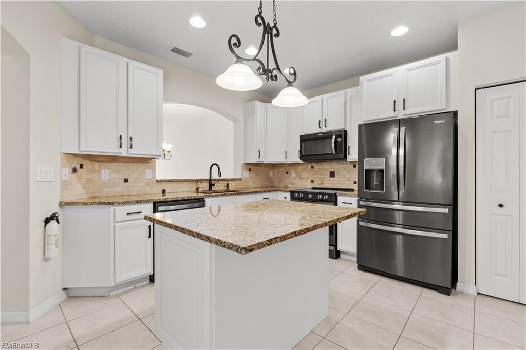 2448 Laurentina Ln, Cape Coral, FL 33909 Photo