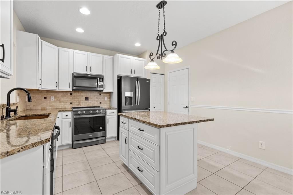 2448 Laurentina Ln, Cape Coral, FL 33909 Photo
