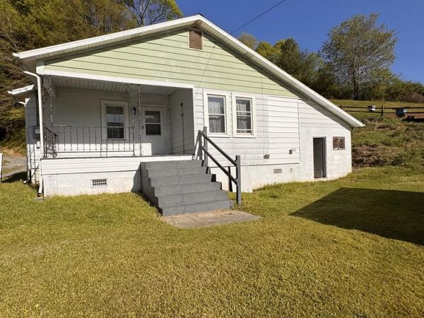 11985 Tazewell Road, Coeburn, VA 24230
