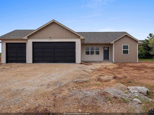 1900 SOUTHLAND LANE, New London, WI 54961