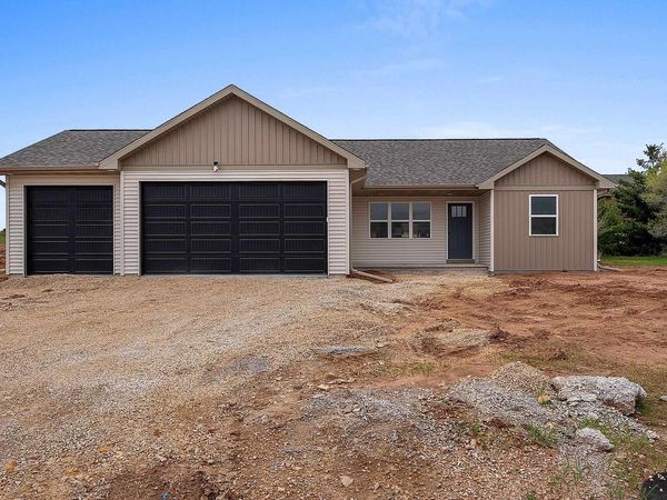 1900 SOUTHLAND LANE, New London, WI 54961