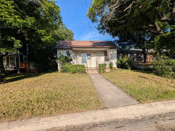 104 N Walnut ST, Lampasas, TX 76550