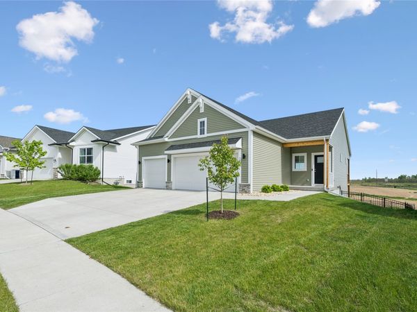 2924 Primrose Lane, Pella, IA 50219