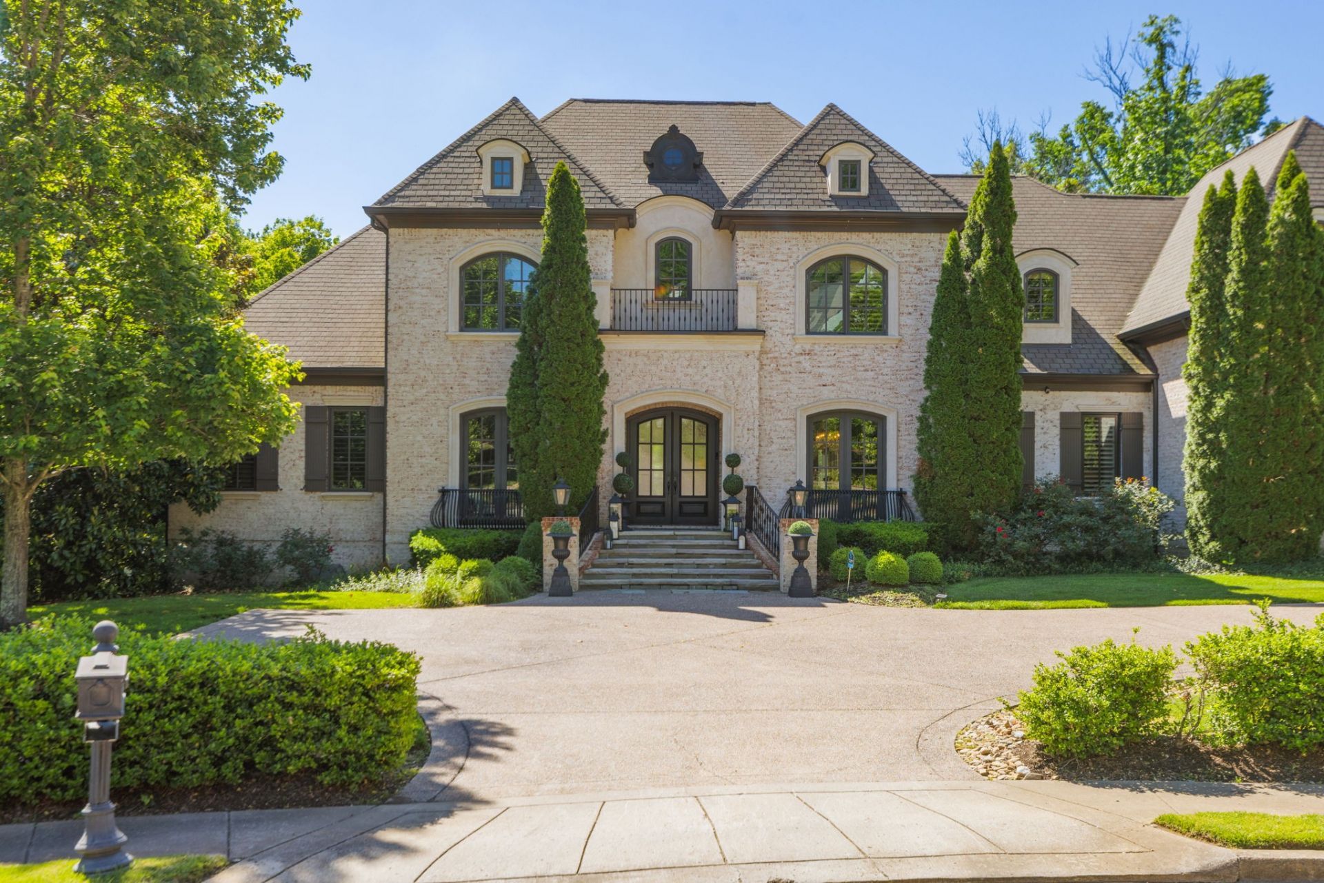 1090 Stockett Dr, Nashville, TN 37221 Main Photo