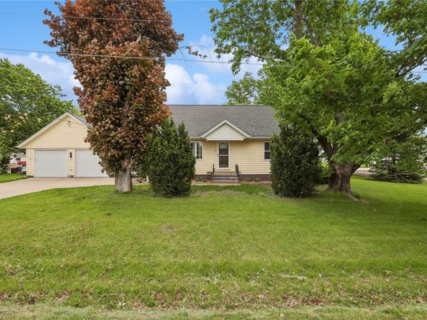 74 Essex Avenue SW, Swisher, IA 52338