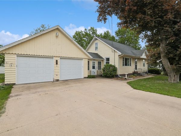 74 Essex Avenue SW, Swisher, IA 52338