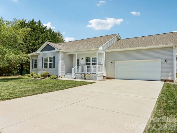 464 Riverwind Drive, Hendersonville, NC 28739