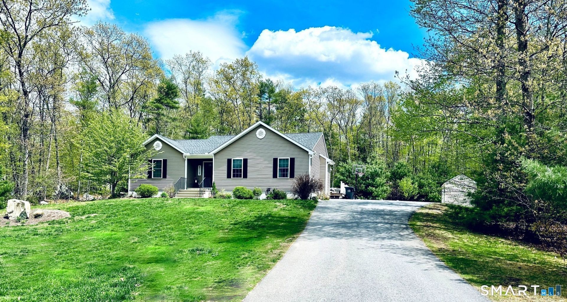 29 Logan, Thompson, CT 06277 Main Photo