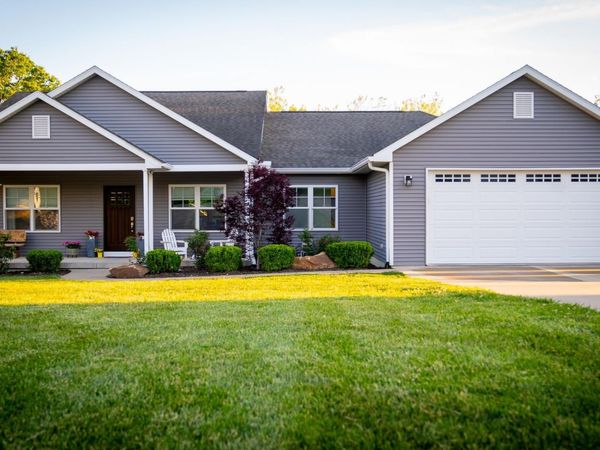 514 S Barn Hollow Drive, Athens, IL 62613