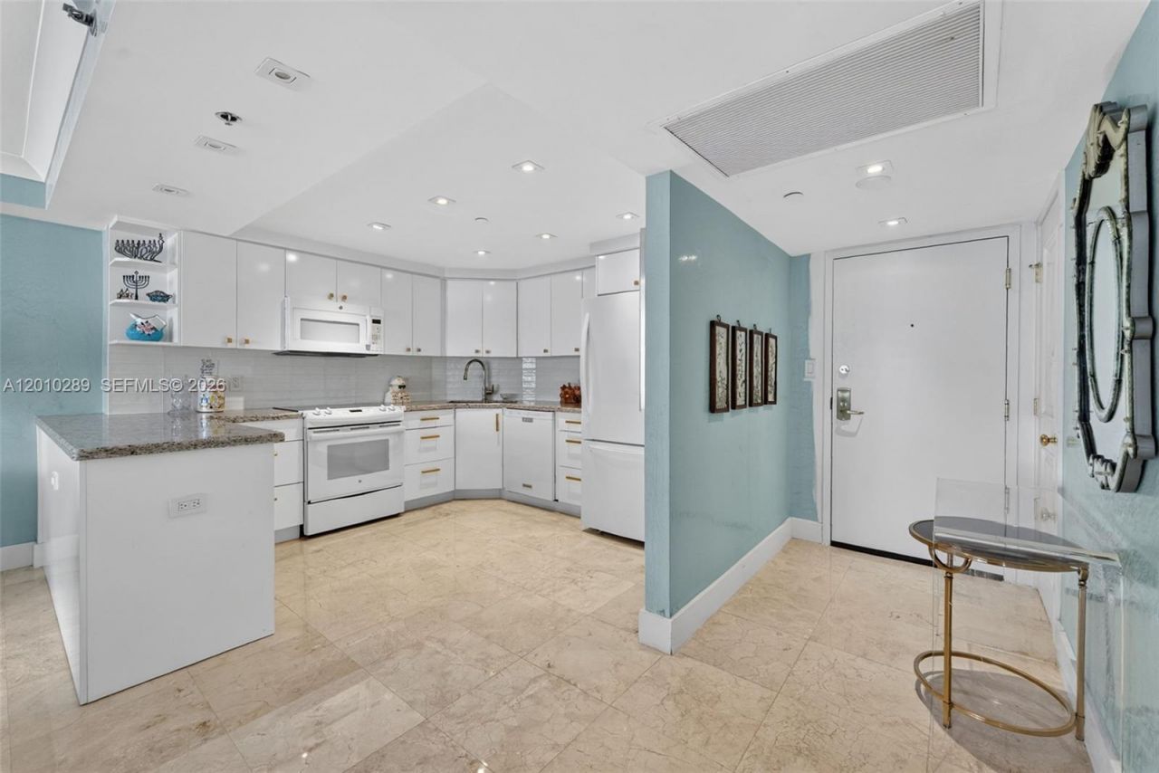 5225 Collins Ave , Unit 1519, Miami Beach, FL 33140 Photo