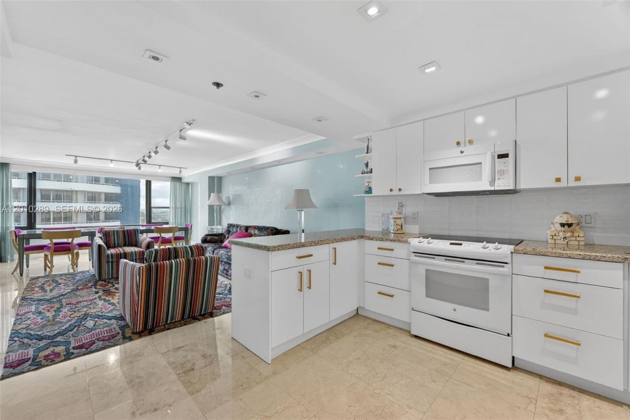 5225 Collins Ave , Unit 1519, Miami Beach, FL 33140 Photo