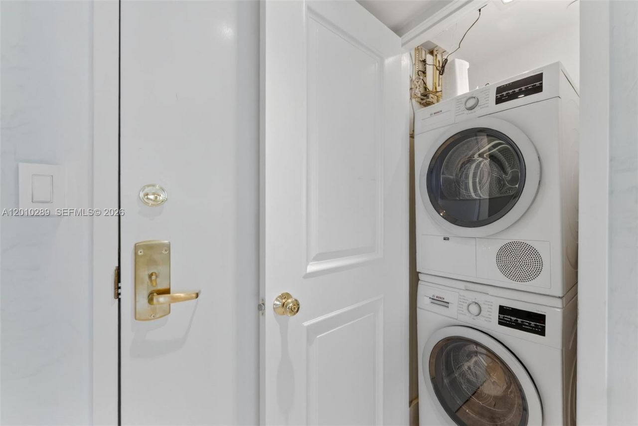 5225 Collins Ave , Unit 1519, Miami Beach, FL 33140 Photo
