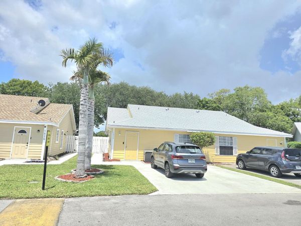 1530 Royal Forest Court, West Palm Beach, FL 33406