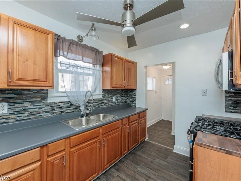 261 Madison Avenue , Akron, OH 44320 Photo 15