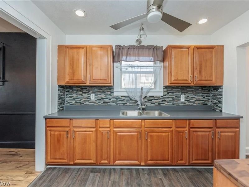 261 Madison Avenue , Akron, OH 44320 Photo 16