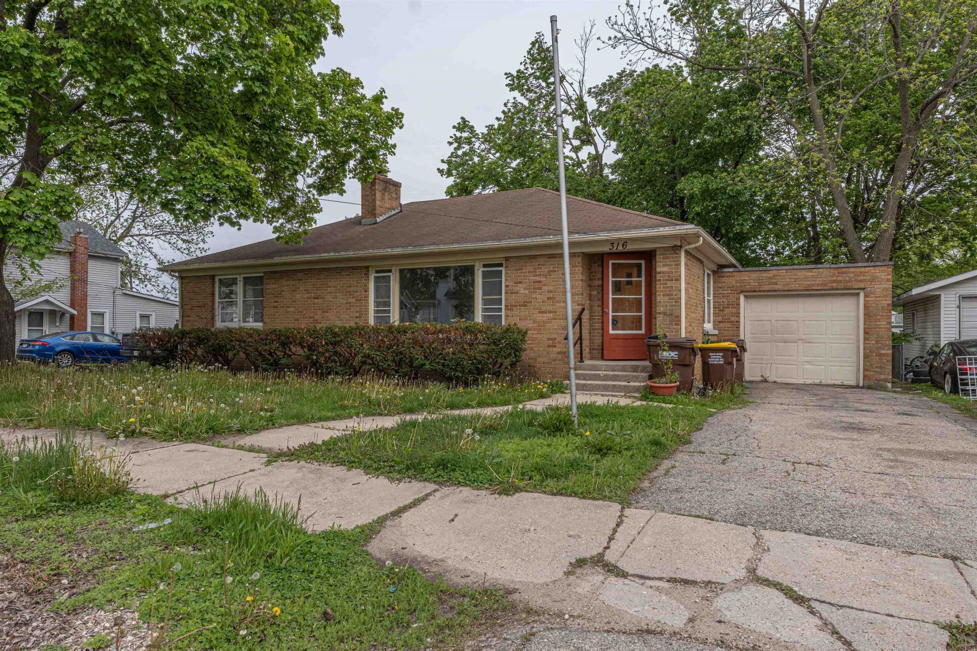 316 W Perry Street, Belvidere, IL 61008 Main Photo