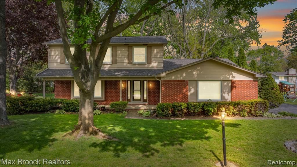7011 Heather Heath, West Bloomfield Township, MI 48322 Main Photo