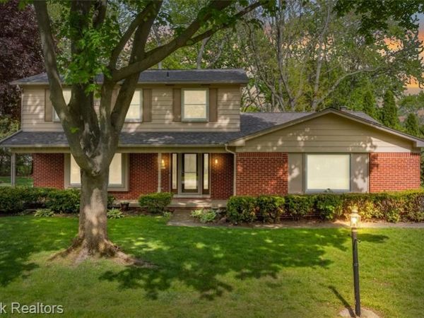 7011 Heather Heath, West Bloomfield Twp, MI 48322