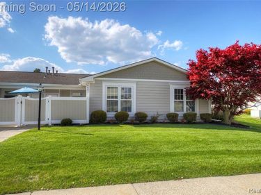 39887 Village Wood Lane, Novi, MI 48375
