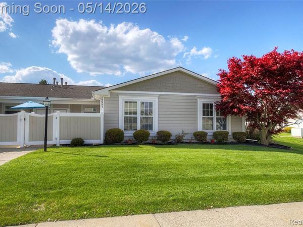 39887 Village Wood Lane, Novi, MI 48375