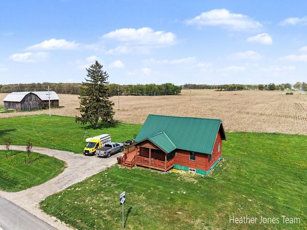 8038 N Greenville Road, Lakeview, MI 48850