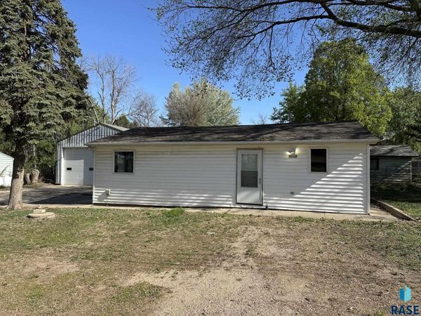 1316 E 61st St N N, Sioux Falls, SD 57104