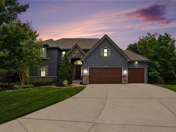 8831 Vista Drive, Lenexa, KS 66220