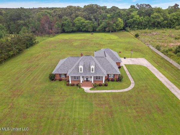 136 Mccullough Lane, Flora, MS 39071